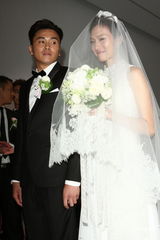 组图：纪文蕙大婚性感露半球 曾之乔杨佑宁也想婚