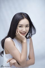 组图：秦岚登杂志封面 喜欢让生命燃烧的幸福感