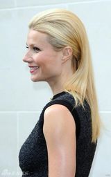 高清组图：格温妮丝-帕特洛新发型亮相秀乳沟