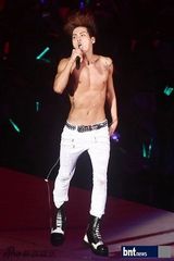 组图：SM巡演SJ少时等火辣劲爆 现场玩变装