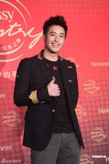 组图：潘玮柏代言洋酒 谈入围金钟奖大呼意外