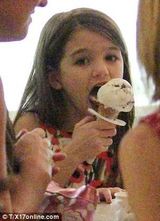 组图：阿汤嫂携苏瑞曼哈顿深夜买甜点