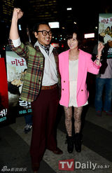 组图：韩片《救国的钢铁队伍》主演即兴亮相引关注