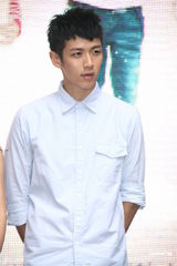 组图：柯震东现身预售会 新片变身大野狼