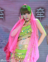 组图：《画壁》全球首映 柳岩歌舞全能大秀才艺