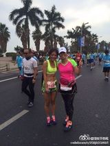 组图：最美马拉松女孩走红 私照曝光豪露半球