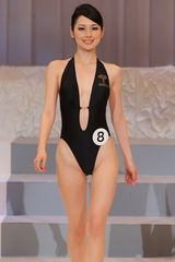 组图：日本小姐冠军泳装照 21岁学生力压群芳