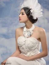 组图：“香妃”麦迪娜纯美婚纱大片曝光