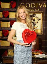 高清组图：布莱克-莱弗利镂空蕾丝礼服甜美亮相