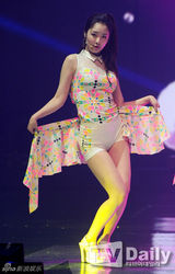 组图：EXO现身WAPOP演唱会 华丽舞技闪耀全场