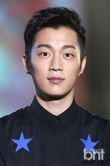 组图：BEAST举行新专辑见面会 帅气热舞