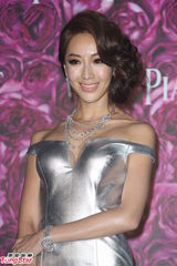 组图：隋棠名表展露消瘦身材 吴尊英挺帅气魅力难挡