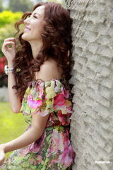 组图：刘心悠花朵裙装拍写真 望早日遇真命天子