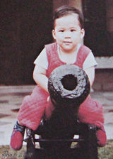 组图：郭晶晶搬出霍家豪宅 宝宝近照曝光