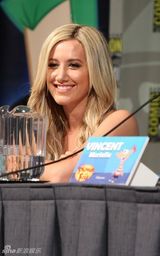 高清组图：《飞哥与小佛》亮相 提斯黛尔性感亮相