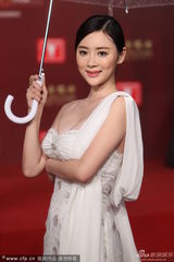 组图：《马尔代夫遇见爱》孙文婷低胸秀雪乳