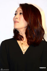 组图：蔡健雅三月开唱那英站台 两人台上跳舞