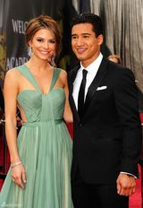 高清组图：《号外》主播玛丽亚-曼努诺斯渐变色长裙