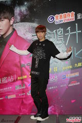 组图：黄鸿升劲歌热舞开唱 生日愿望找到女友