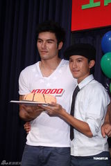 组图：林晖闵庆生众星祝福 大方对郭采洁示爱