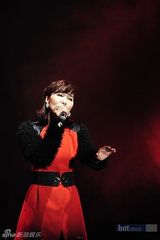 组图：少女时代等参加音乐会 俏丽演出性感抢眼