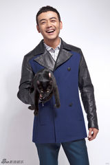 组图：杨烁写真演绎宠物情缘展硬汉柔情