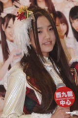 组图：日本组合AKB48成员香港会歌迷热情亲民