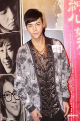 组图：陈奕迅曾志伟亮相《恋人絮语》首映 