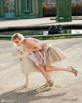 组图：黛安-克鲁格登杂志封面 化身宫廷贵妇