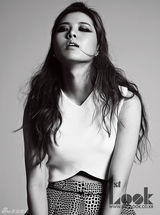 组图：两个月成员金艺林黑白写真女神魅力十足