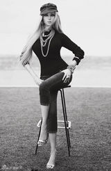 组图：乌克兰真人芭比化身牛仔女孩 秀巨胸纤腰