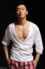 组图：李东学最新写真曝光 冷静热情之间展魅力