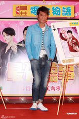 组图：古天乐饰娘娘腔化妆师 为小女孩化新年妆