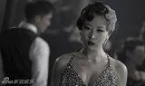 组图：《恶战》毛俊杰歌女照曝光 风情黑白大片