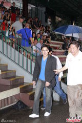 组图：霍启刚霍启山心情大好 否认成立教学基金