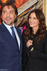 高清图：朱莉娅-罗伯茨亮相《食色性也》首映礼