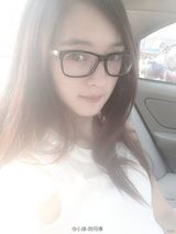 组图：女子酷似杨幂  网友直呼傻傻分不清