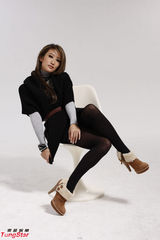 组图：谢婷婷多变造型演绎鞋履自称喜欢纽约