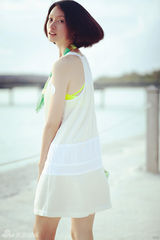 组图：沈佳妮马尔代夫清新大片干净亮丽