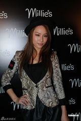 组图：林峰徐子珊出席活动 皆表态不会离开无线