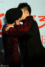 组图：《怒放2013》首映红毯王啸坤杜海涛激吻