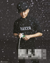 组图：韩庚超短发登时尚杂志 展三十而立成熟