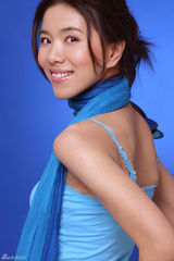 组图：演员王彤写真曝光 情感流露魅力十足