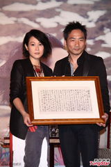 组图：刘若英为新专辑庆功 低调谈婚姻生活