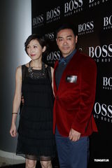 组图：杨千嬅大尺度性感秀美背 刘青云夫妇亮相