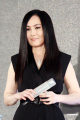 组图：江蕙预告将会退休 闻故乡支持泪眼道歉