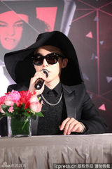 高清图：GD格格巫造型台北造势 笑称拄拐帅