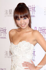 幻灯：林嘉绮性感出席伊林派对 林又立比基尼抢镜