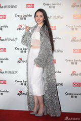 组图：众女星亮相街拍盛典红毯 王珞丹倪妮争艳