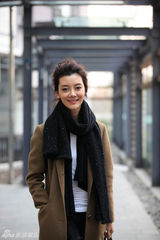 组图：车晓冬日街拍时尚达人街头添色彩